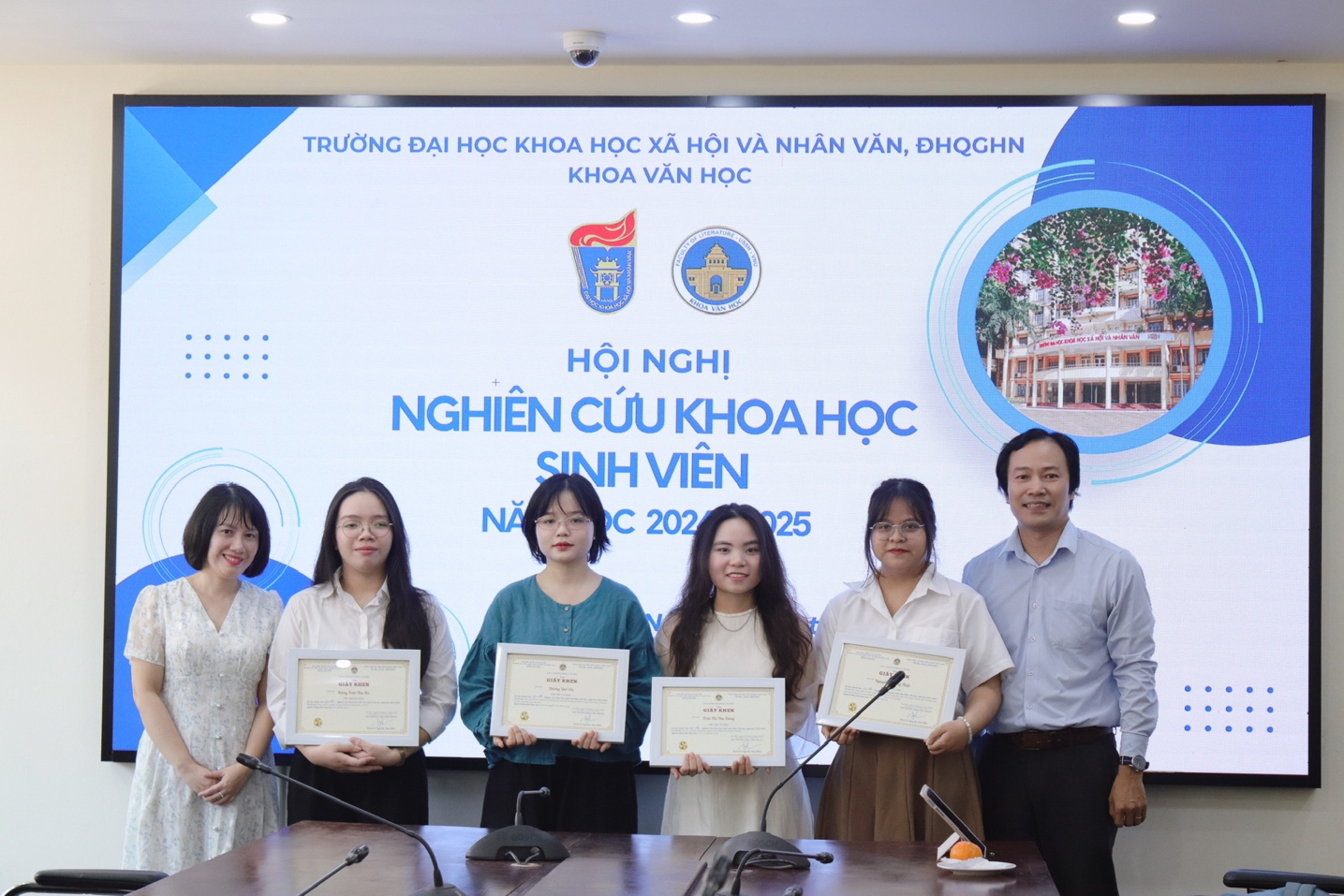 '''''''''A group of people holding certificates

AI-generated content may be incorrect.'''''''''