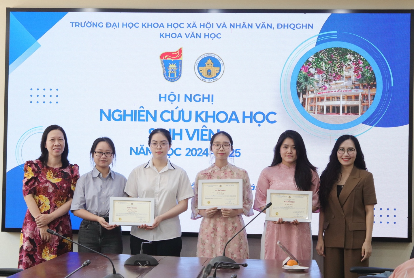 '''''''''A group of people holding certificates

AI-generated content may be incorrect.'''''''''