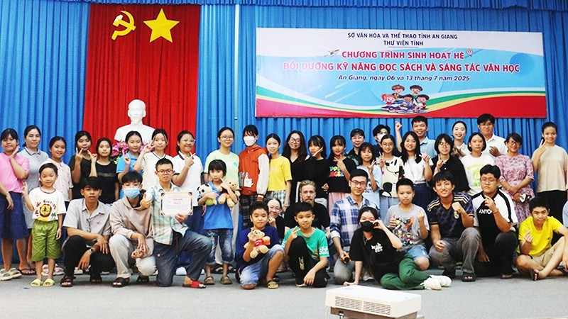 Chương trình với vai trò nòng cốt của Câu lạc bộ Văn học trẻ An Giang là mô hình hay đáng để tham khảo nhằm thắp lửa tình yêu văn học và môn Ngữ văn cho học sinh.